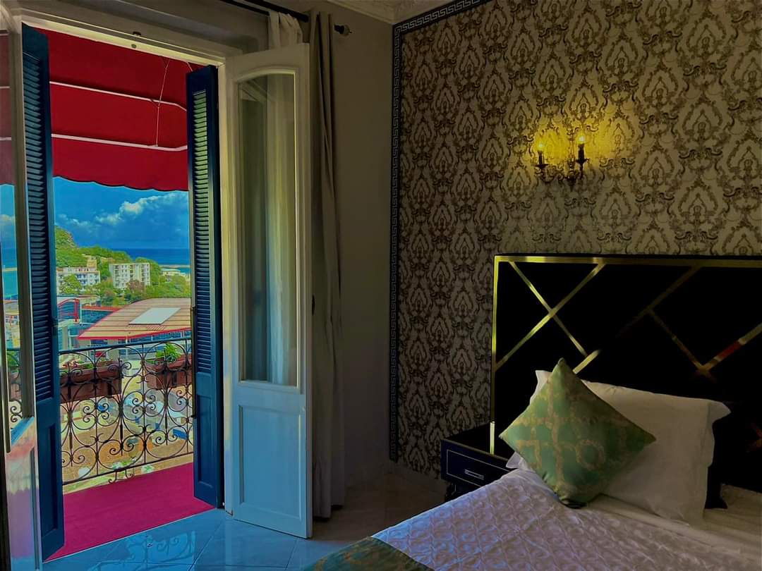 Hôtel de l'Étoile - Tour d'Hôtel
